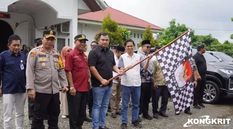 Logistik Pemilu 2024, Bupati Sutan Riska Melepas Pengiriman Logistik se-Kecamatan Dharmasraya