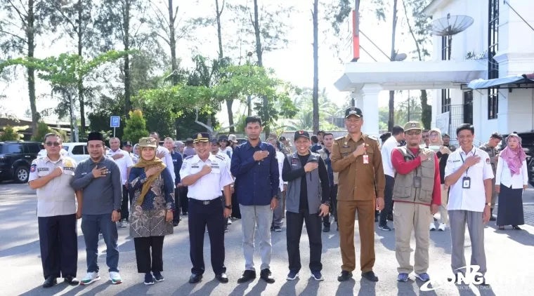 Memasuki Masa Tenang, Pj Walikota Pariaman Lepas Petugas Penertiban Alat Peraga Kampanye