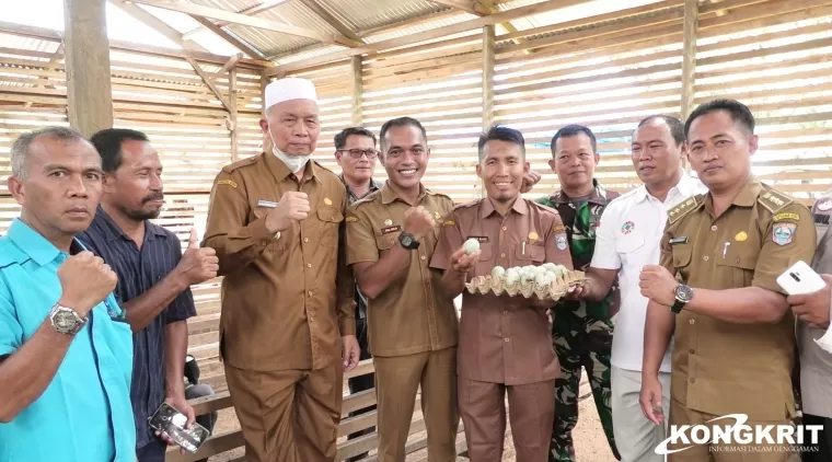 Panen Raya Itik Petelur di Nagari Koto Baru Pasbar, Bupati Dorong Budidaya Nabati dan Hewani di Setiap Nagari