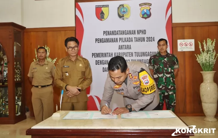 Disaksikan Pj Bupati dan Dandim 0807, Kapolres Tulungagung menandatangani NPHD