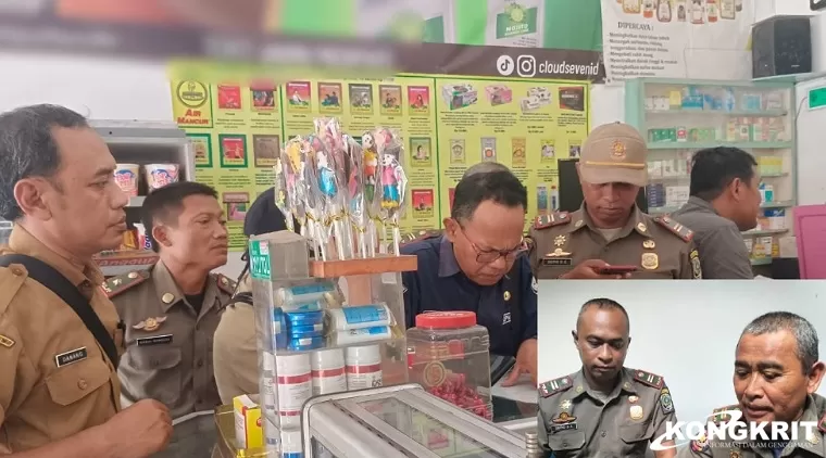 Petugas Satpol PP bersama Tim Teknis saat sidak di salah satu toko .(insert: Kasi Penyelidikan dan Penyidikan Bidang Penegakan Perda dan Perbup Satpol PP Tulungagung, Sumarno saat dikonfirmasi awak media)