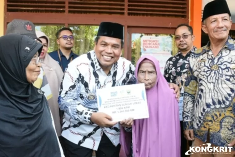 Upaya Suhatri Bur Dorong Kesejahteraan di Kabupaten Padang Pariaman Melalui Penyerahan BST Mitigasi Resiko Pangan