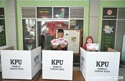 Gubernur Mahyeldi dan Keluarga Terlibat Langsung dalam Pemilu 2024 di TPS 12 Jati Baru Padang