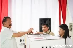 Jaksa Agung Republik Indonesia, ST Burhanuddin saat memberikan hak pilih