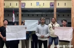 Sekelompok orang yang mengatasnamakan Perwakilan KPPS Kedungwaru nyatakan sikap dalam unggahan video
