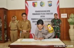 Disaksikan Pj Bupati dan Dandim 0807, Kapolres Tulungagung menandatangani NPHD