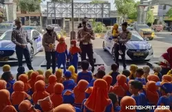Satuan Lalu Lintas (Satlantas) Polres Tulungagung mengadakan kegiatan Polsanak (Polisi Sahabat Anak) di halaman Markas Polisi setempat, Rabu (21/02/2024).