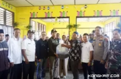 Wabup Pasbar Tebar 10.000 Benih Ikan Nila di Batang Gunung, Ajak Masyarakat Jaga Ekosistem Sungai