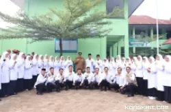 Wali Kota Zul Elfian, Menginspirasi Generasi Muda di MIN Kota Solok