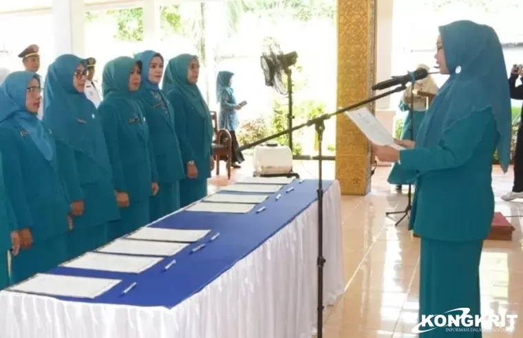 Ny. Genny Hendri Septa Lantik 8 Ketua TP-PKK Kecamatan, Dukung Kemajuan PKK di Kota Padang