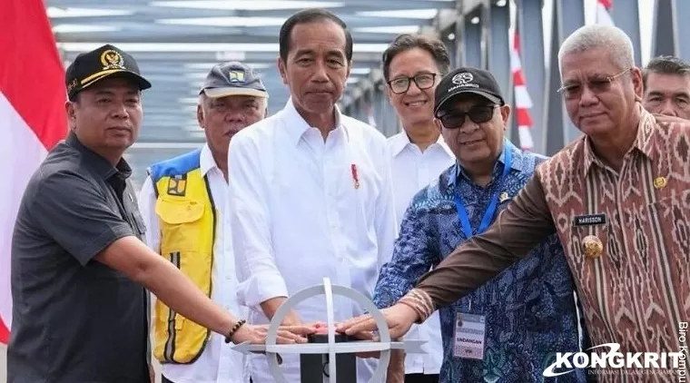 Presiden Jokowi Resmikan Duplikasi Jembatan Kapuas I di Pontianak