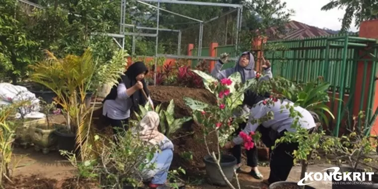 Silaturahmi Erat dan Dinas Lingkungan Kota Solok Bersih Berseri