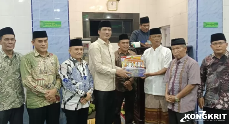 Suhatri Bur Pimpin Tim Safari Ramadhan Khusus Pemko di Mushalla Kampuang Jambak Padang Pariaman