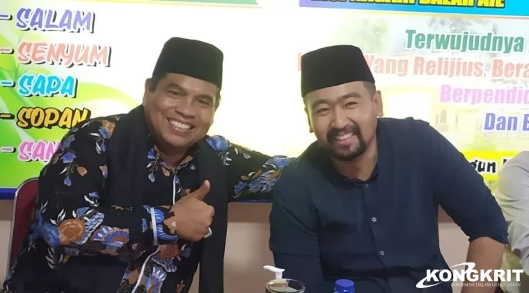Bupati Padang Pariaman, Suhatri Bur (kiri) bersama Wakil Gubernur Sumatera Barat, Audy Joinaldi (kanan).