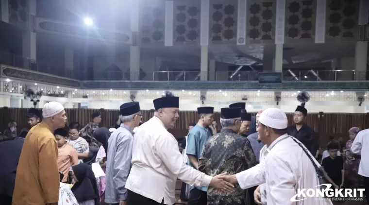 Wali Kota Solok Sampaikan Tausiah di Masjid Agung Al Muhsinin, Ingatkan Pesan tentang Kematian