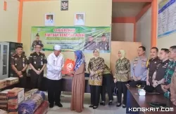 Bupati Pasaman Barat dampingi Kejati Sumbar dan Kejari Pasbar serahkan Bantuan Korban Bencana di Bancah Kariang Kinali