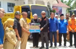 Bupati Solok Kunjungi Pesisir Selatan, Serahkan Bantuan Alat Berat dan 100 Kompor Gas kepada Masyarakat Terdampak Bencana