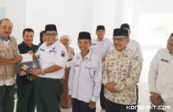 Bupati Suhatri Bur Bagikan Paket Ramadan Berkah kepada 2.184 Penerima Manfaat di Padang Pariaman