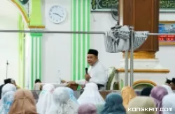 Kunjungan Perdana Tim Safari Ramadhan Kabupaten Solok di Masjid Raya Singkarak, Bupati Serahkan Bantuan
