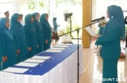 Ny. Genny Hendri Septa Lantik 8 Ketua TP-PKK Kecamatan, Dukung Kemajuan PKK di Kota Padang
