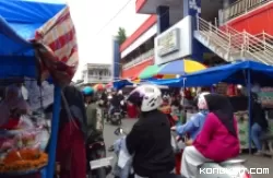 Perdagangan Pabukoan Pasar Kurai Taji Kota Pariaman Hasilkan Pendapatan Harian Mencapai Rp 600 Ribu Perhari