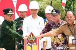 Presiden Jokowi meresmikan perbaikan 10 ruas jalan dan 1 jembatan di Kalimantan Timur, melalui program Inpres Jalan Daerah (IJD).