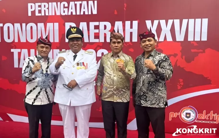 Bupati Padang Pariaman Hadiri Upacara Puncak Peringatan Hari Otonomi Daerah Tahun 2024 di Surabaya