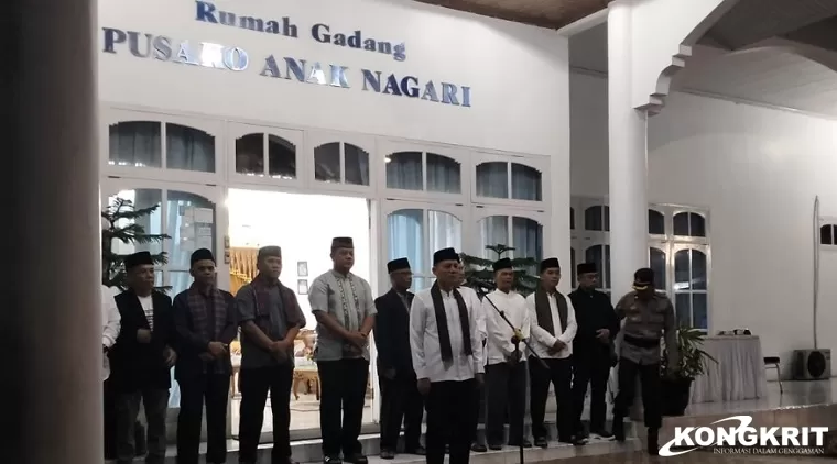Dilepas oleh Bupati Sabar AS, Ribuan Masyarakat Pasaman Antusias lkuti Takbir Keliling