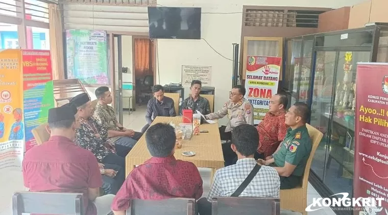 Suasana halal bihalal di Mapolsek Sendang