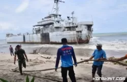 Eks KRI Teluk Bone 511 Aman di Talao Pauh Pariaman, Rencana Penarikan ke Darat Sedang Disusun