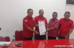 Iman Irdian Saragih, SE mendaftarkan diri sebagai calon Walikota Tebingtinggi Periode 2024-2029 di kantor DPC PDIP Kota Tebingtinggi