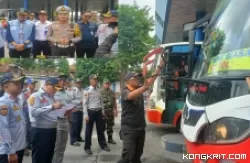 Petugas gabungan Satlantas Polres Tulungagung bersama Dishub laksanakan Ramp cek kendaraan di terminal bus Gayatri (Kasatlantas Polres Tulungagung AKP Jodi Indrawan saat dikonfirmasi awak media)