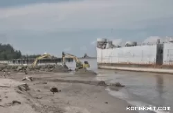 Pemko Pariaman Mulai Lakukan Pengerjaan Canal Penyelamatan Eks KRI Teluk Bone 511, Calon Destinasi Wisata Baru