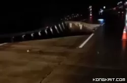 Tol Bocimi amblas akibat longsor pada Rabu malam, 3 April 2024. (Foto: Tatarmedia)