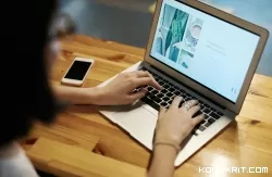 Ilustrasi mengerjakan tugas pada website penghasil uang Nusatalent (foto: Pexels/fauxels)