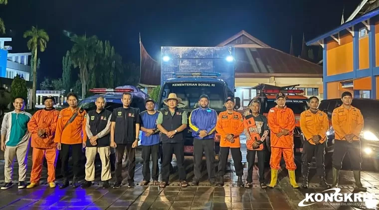 Bupati Solok Kirim Bantuan Darurat dan Ekskavator untuk Korban Banjir Bandang di Agam