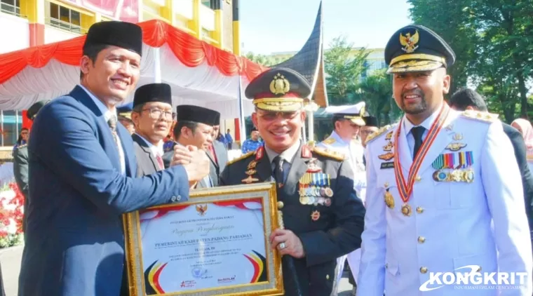 Kabupaten Padang Pariaman Meraih Penghargaan Kabupaten Terbaik dalam Penerapan SPM Tahun 2023