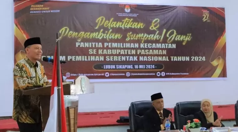 Ketua KPU Lantik PPK, Bupati Sabar AS Berikan Apresiasi