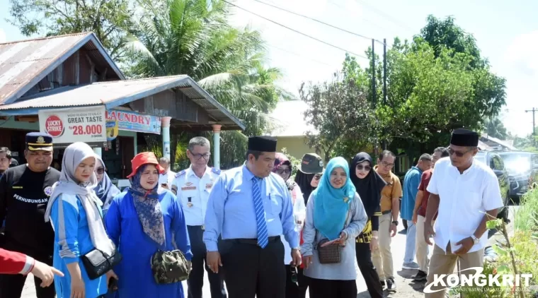 Bupati Padang Pariaman, Suhatri Bur  melakukan peninjauan langsung ke lokasi penilaian di Nagari Sunua Tengah, Kecamatan Nan Sabaris pada Rabu, 8 Mei 2024.