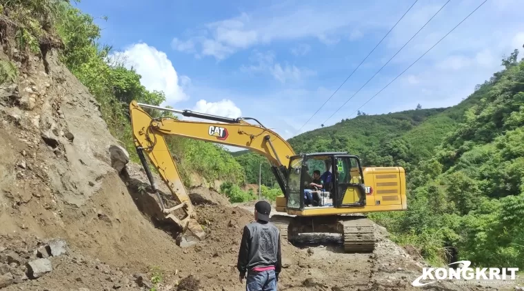 Pemerintah Kabupaten Solok Kerahkan Alat Berat untuk Atasi Kerusakan Infrastuktur Akibat Bencana