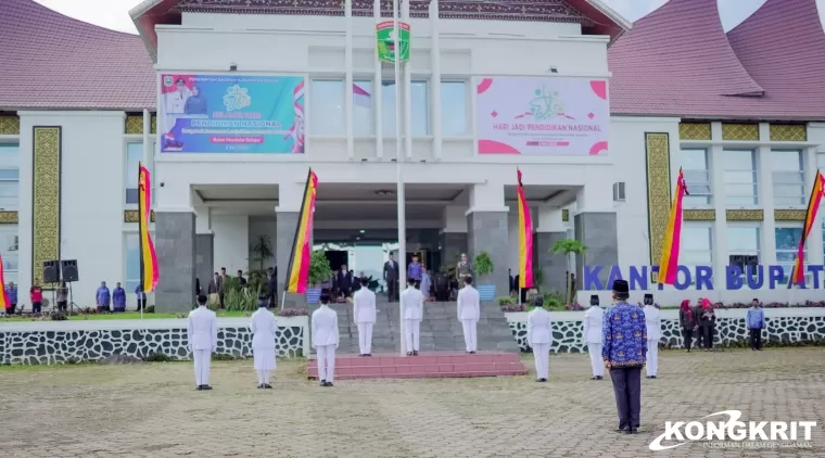 Pemkab Gelar Upacara Hardiknas di Kabupaten Solok, Bangun Pendidikan di Era Pandemi