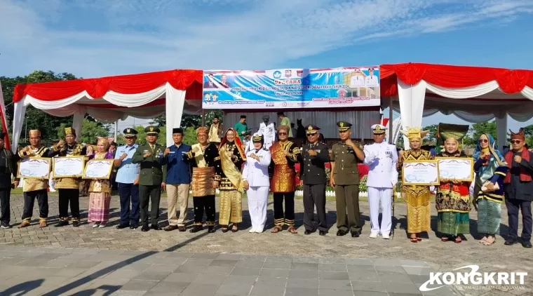 Peringatan Hardiknas dan Hari Otonomi Daerah XXVIII di Pemko Padang