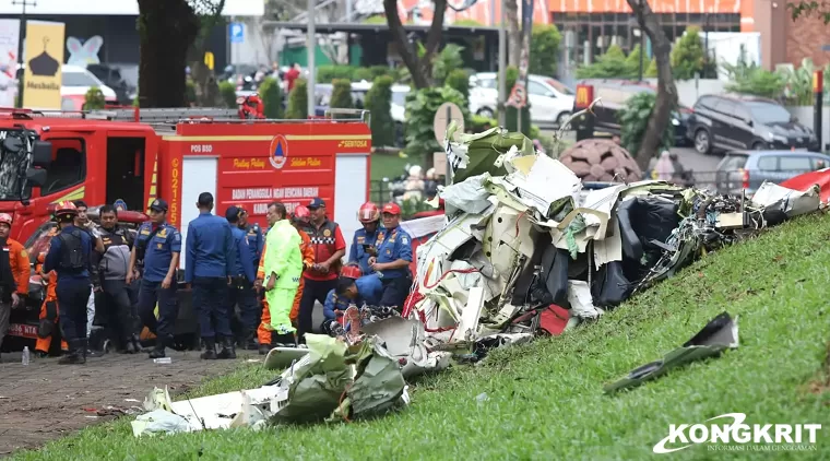 Pesawat Latih Indonesia Flying Club Jatuh, Keluarga Korban Datangi RS Polri untuk Identifikasi Jenazah. (Foto : Dok. Istimewa)