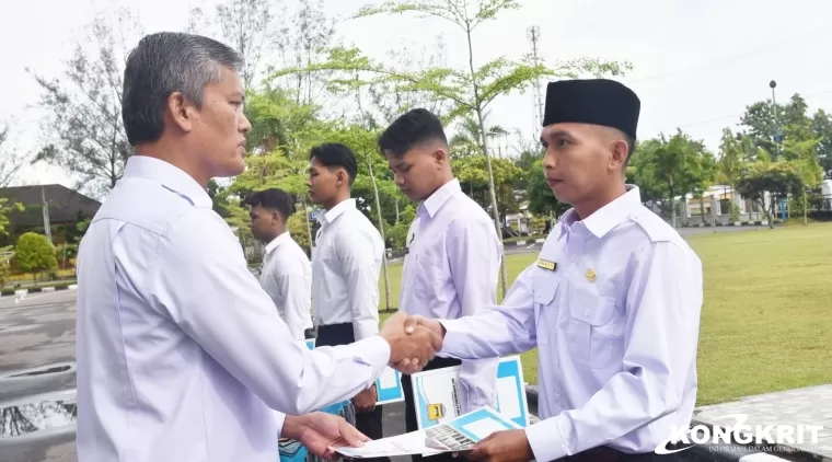 Sebanyak 67 CPNS, PNS, dan PPPK Pemko Pariaman Dilantik dan Diambil Sumpahnya oleh Roberia