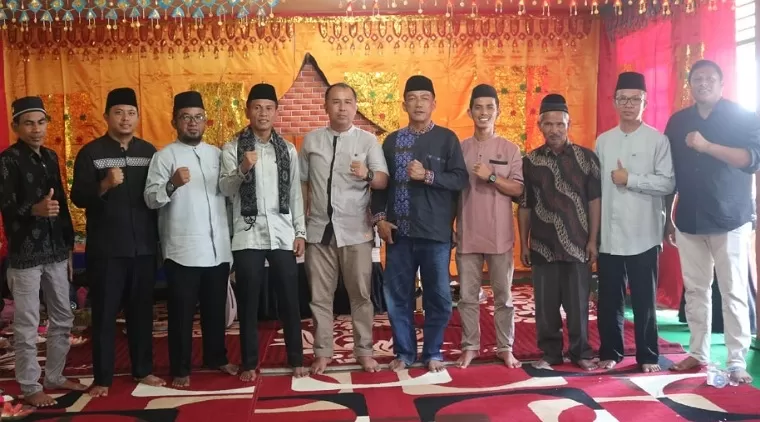 Wakil Ketua DPRD Dany Ismaya dan Wali Nagari AMS Herizon Apresiasi Khatam Al-Quran MDTA TAU-AM