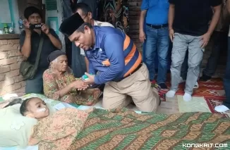 Bupati Padang Pariaman Besuk Adelia Korban Luka Bakar Kelalaian Temannya, Pastikan Beri Perawatan Intensif
