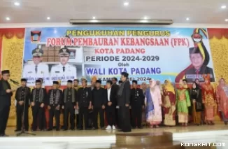 Optimalkan Persatuan dan Kesatuan Dalam Keberagaman, Hendri Septa Kukuhkan Pengurus FPK Kota Padang