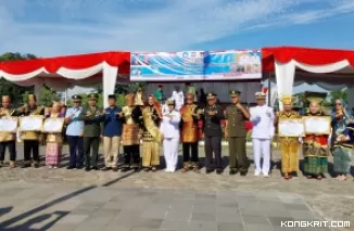Peringatan Hardiknas dan Hari Otonomi Daerah XXVIII di Pemko Padang