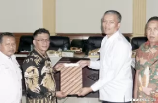 Rapat Paripurna, DPRD Pariaman bersama Pj Wako Sahkan Lima Ranperda menjadi Perda