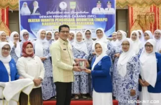 Sekda Lantik dan Kukuhkan DPC IWAPI Padang Pariaman Periode 2024-2029
